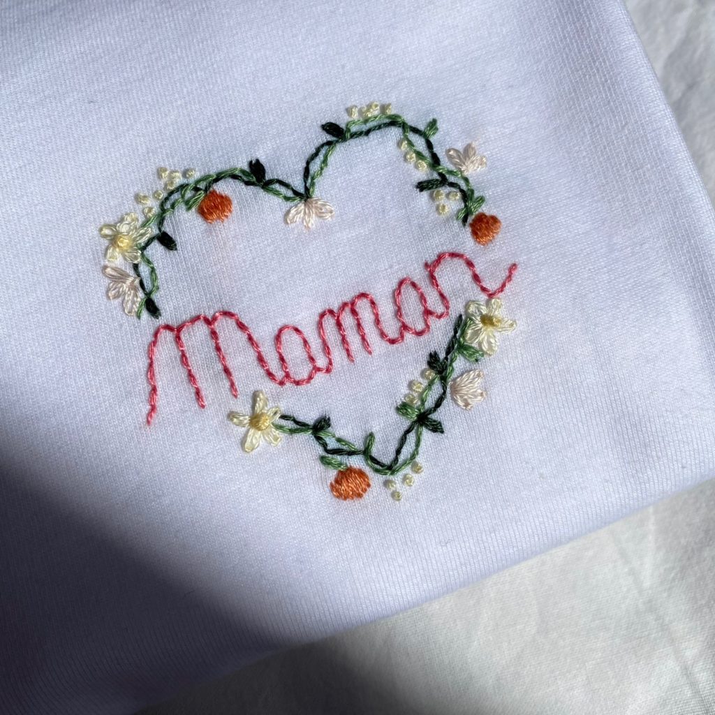 t-shirt fleuri personnalisable