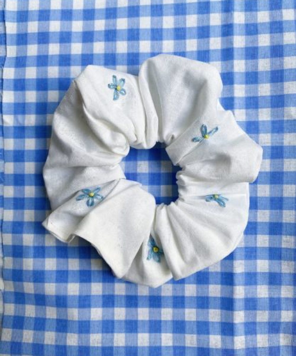 chouchou upcyclé et brodé