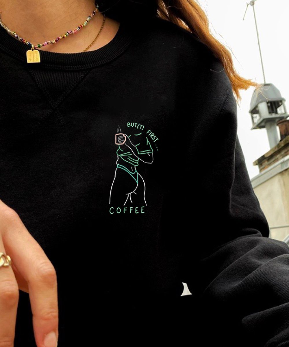 Sweat brodé à la main But(t) first, coffee